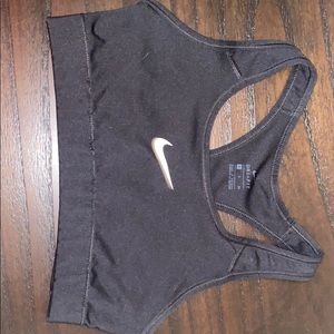 Nike sports bra size small. Worn a few times.